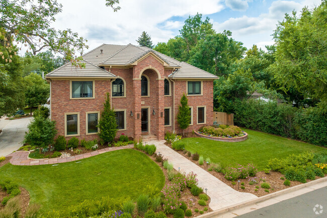 The homes in University Park are mostly quite large.