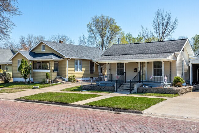 Smaller home styles in Fort Madison include bungalows and ranches.