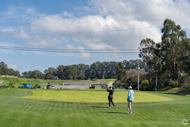 The Richmond Golf Club is the closest option for Hilltop Green golfers to practice their swing.