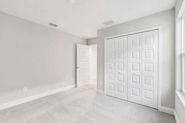 31303 Pendleton Landing Cir, Wesley Chapel, FL 33545 - photo 2