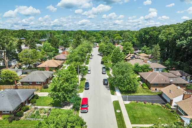 Vernon Downs residents are walking distance to local elementary, middle and high schools.