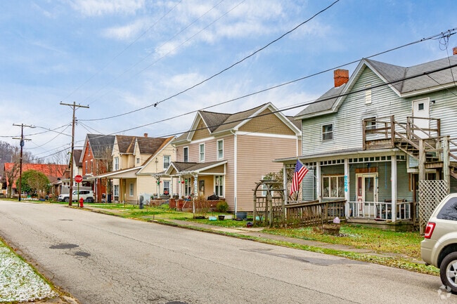 The median home price in Bolivar is around $183,000.