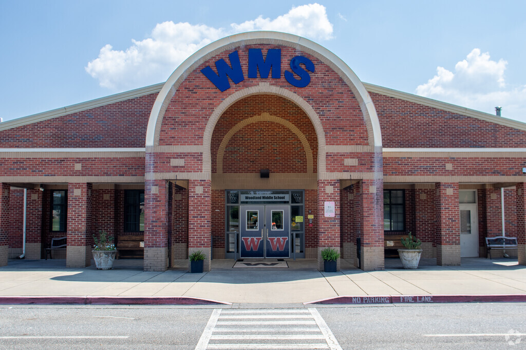 Woodland Middle School At Euharlee provides education in the neighborhood of 
Bartow