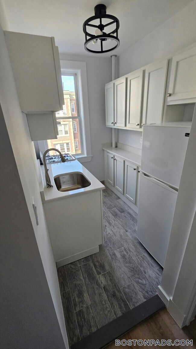 110 Brainerd Rd Unit 6, Boston, MA 02134