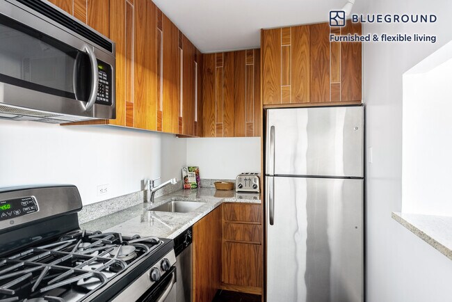 200 E 82nd St unit FL19-ID505, New York, NY 10028 - photo 6