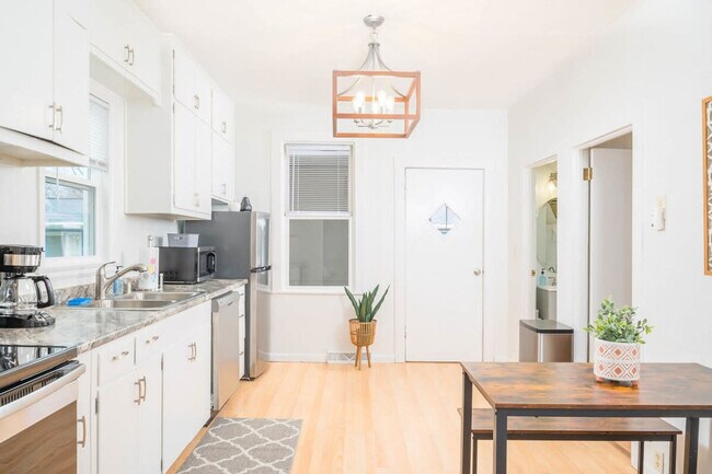 405 Michigan St unit ID1061622P, Oshkosh, WI 54902 - photo 2