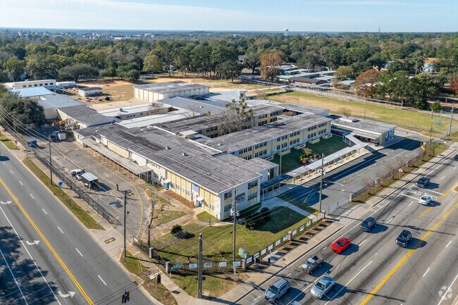 Augusta Raa Middle School is a great school to enroll your child while living in Tallahassee.