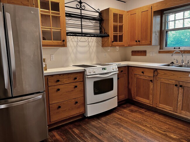 5035 Walnut St unit 5035 Walnut, Kansas City, MO 64112 - photo 5