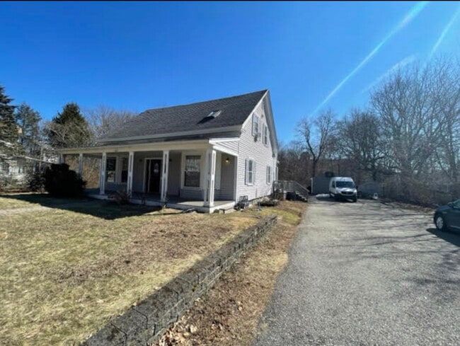 Large driveway for off-road parking/ storage