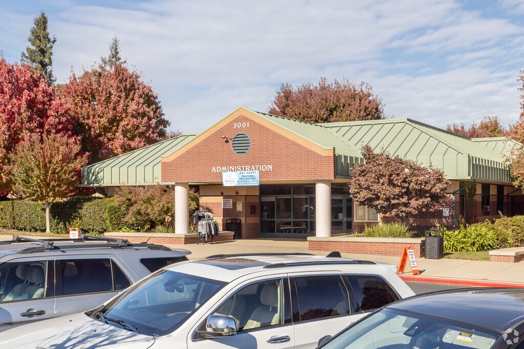 Silva Valley Elementary School is located next to Oak Ridge High School.