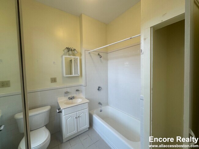 379 Commonwealth Ave unit 13, Boston, MA 02115 - photo 5