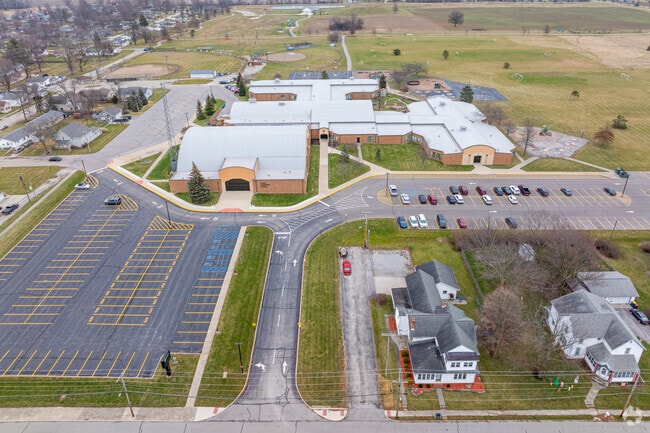 Ossian Elementary School has 534 students.