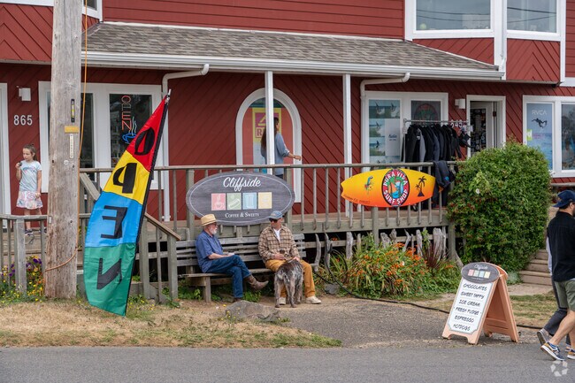 Pur Vida Surf shop is a great shopping option in Otter Rock neighborhood.