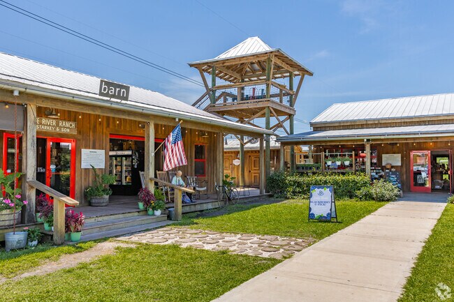 The Starkey Market near Crystal Springs has great food, fun shopping and music on weekends.