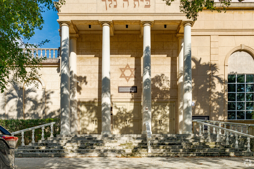 Entrance into Synagogue.