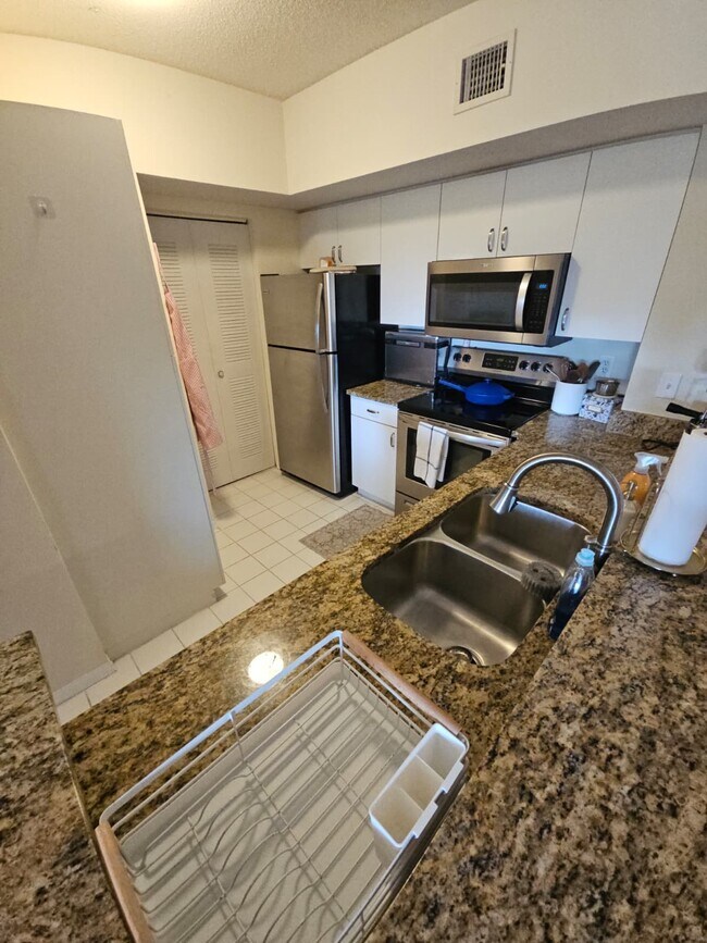 1590 S 42nd Cir unit 307, Vero Beach, FL 32967 - photo 4