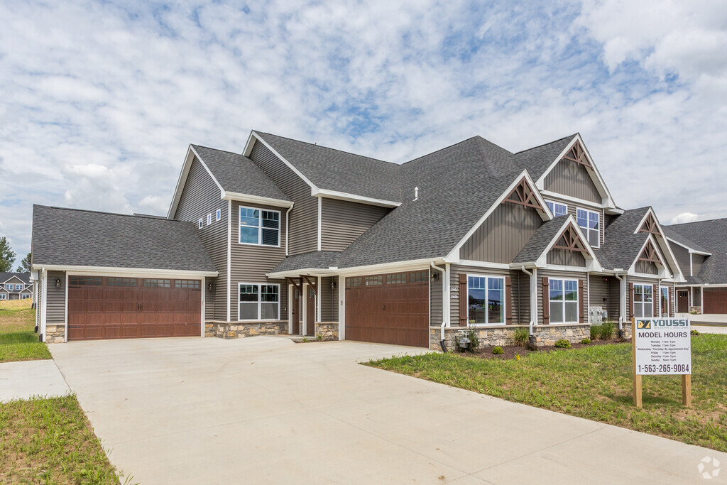 Forest Grove Crossing - 7216-7220 Grove Crossing, Bettendorf, IA ...