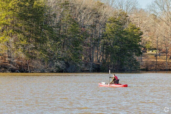 Hickswood residents adore kayaking at the beloved Oak Hollow Lake.
