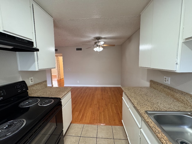 626 E Verdugo Ave unit T, Burbank, CA 91501 - photo 5