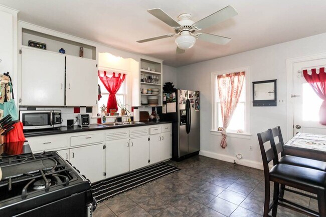Kitchen facing side