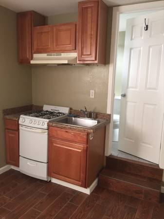 864 Stanford Ave Unit Side, Oakland, CA 94608
