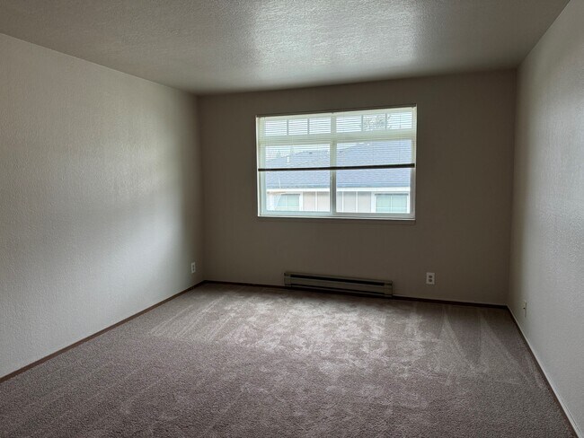 Spencer House, Seattle, WA 98133 - photo 2