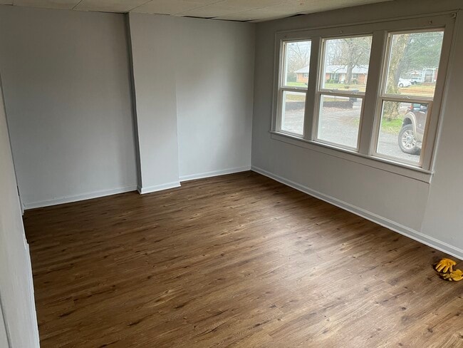 913 E Lincoln St, Tullahoma, TN 37388 - photo 3