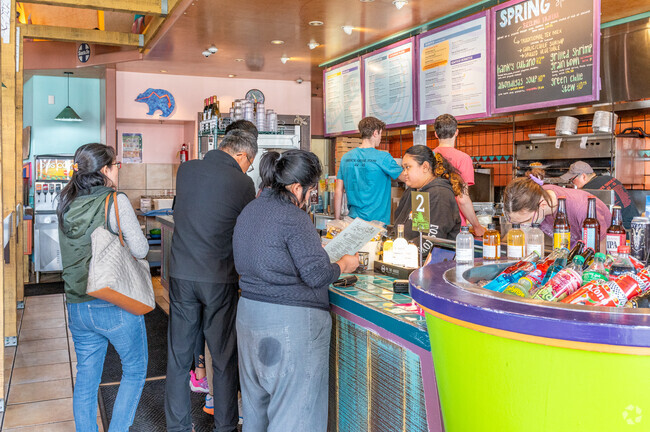 Dos Coyotes is a popular dining option near El Macero.