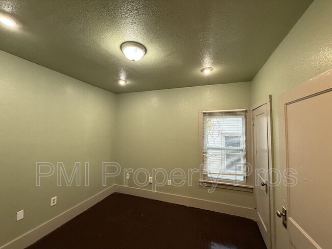 2481 W Locust St, Milwaukee, WI 53206 - photo 5