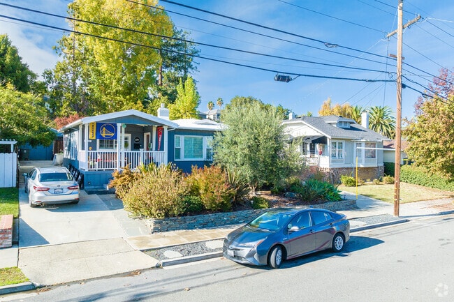 Homes in Cordes come in a wide range of architectural styles.