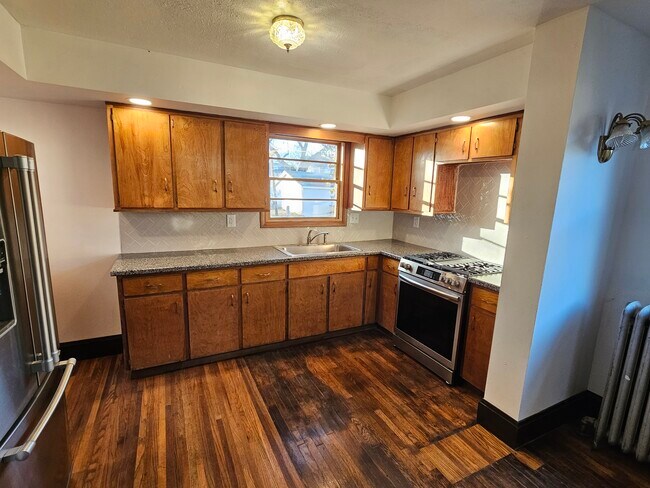 1926 7th St, Des Moines, IA 50314 - photo 3