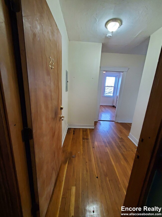 364 Riverway unit 28, Boston, MA 02115 - photo 2