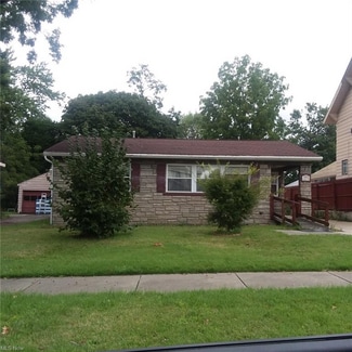 12 Edgewood St NE, Warren, OH 44483