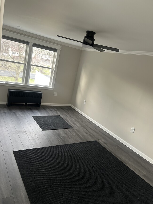 14 Ferrara Ave unit Upstairs front apart, Schenectady, NY 12304 - photo 4