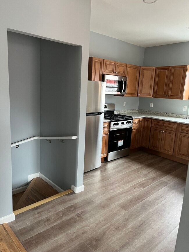 41 Henry St unit 41 Henry 2nd fl, Haledon, NJ 07508 - photo 5