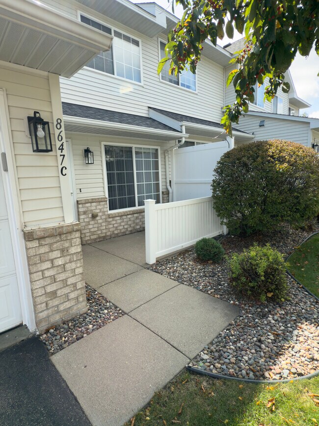 8647 Quarry Ridge Ln, Woodbury, MN 55125 - photo 3