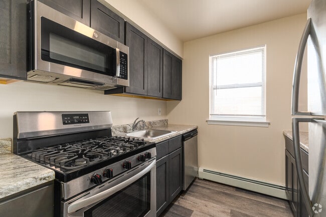 1BR, 1BA - 700 SF Premium Kitchen