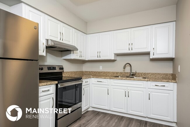 744 Pineland Ave, Venice, FL 34285 - photo 6