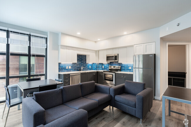 2BR, 1BA - 930SF