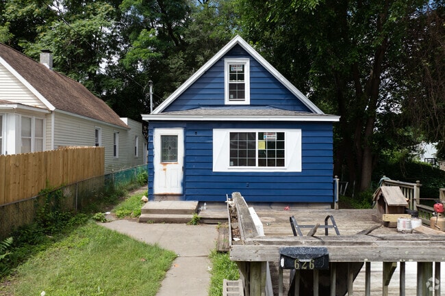 A perfect little bungalow in Mont Pleasant to call home.