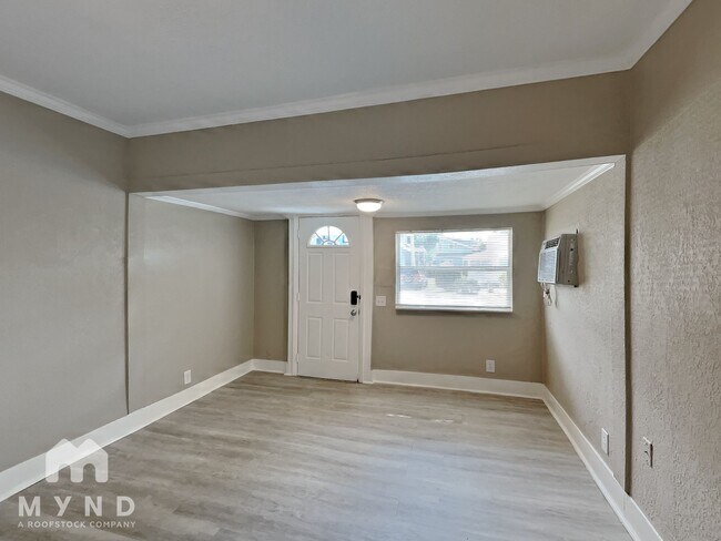 210 Pine St unit 210, Clearwater, FL 33756 - photo 3