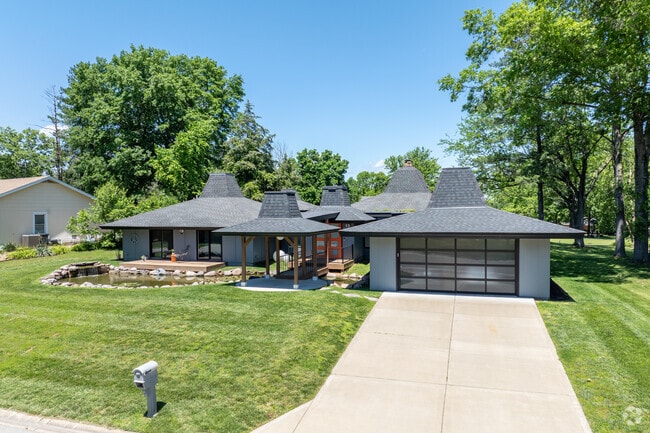 Eclectic Ranchers are common in the older subdivisions around the lake in Lake Saint Louis.