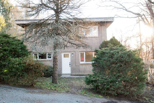 803 Diamond Ct unit .5, Fairmont, WV 26554 - photo 4