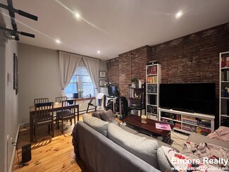3 Garrison St Unit 2, Boston College, MA 02467