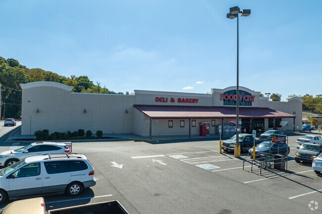 Food City along Highway 27 offers convenient grocery shopping in Rossville.