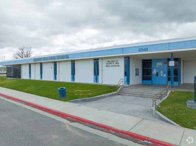 The front entrance of Quartz Hill High School is located in the West Lancaster neighborhood.