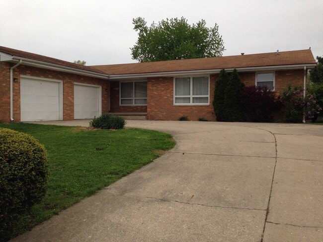 3111 Elmhurst Dr unit 1, Springfield, IL 62704 - photo 2