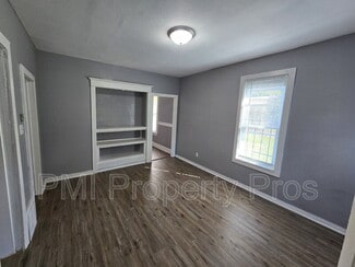 2478 W Chambers St, Milwaukee, WI 53206