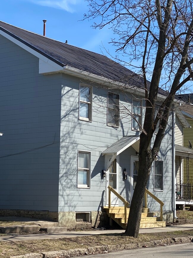 2284 Jackson St unit 2284, Dubuque, IA 52001 - photo 2