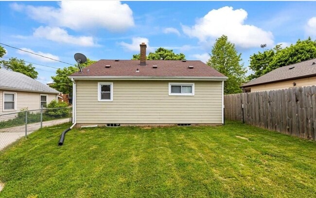 3754 E Denton Ave, Saint Francis, WI 53235 - photo 2